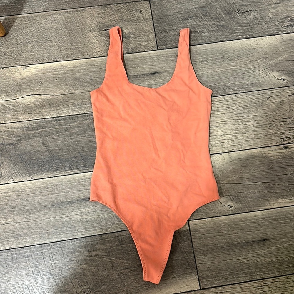 Aritzia Wilfred Free S Coral tank top bodysuit thong